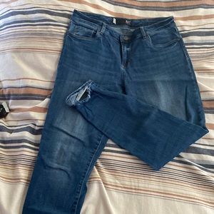 Kut from the Kloth skinny raw hem jeans size 8